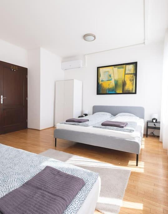 Ferienwohnung Bright Downtown Balcony Retreat Budapest Exterior foto
